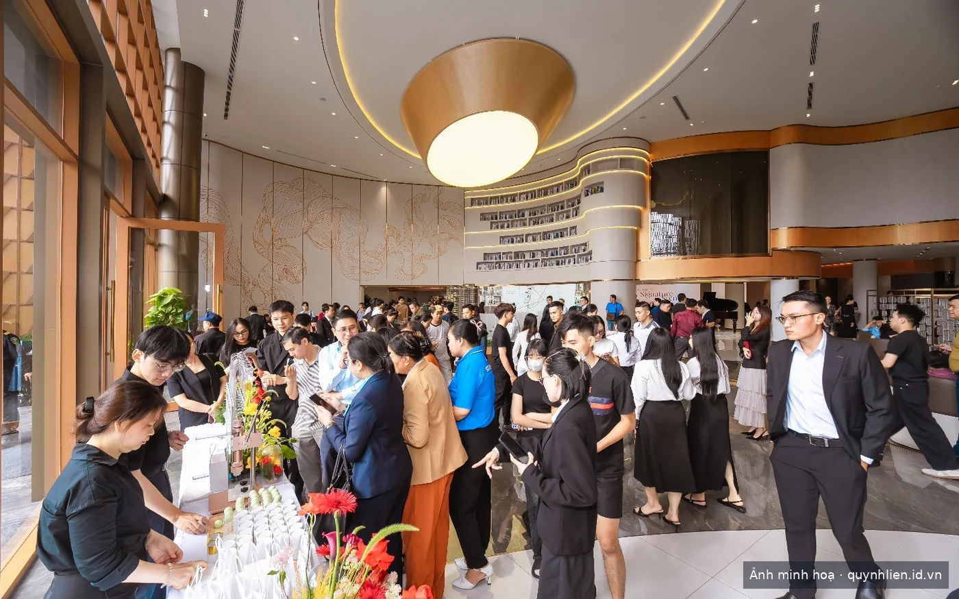 Khách hàng tham quan nhà mẫu Khải Hoàn Imperial